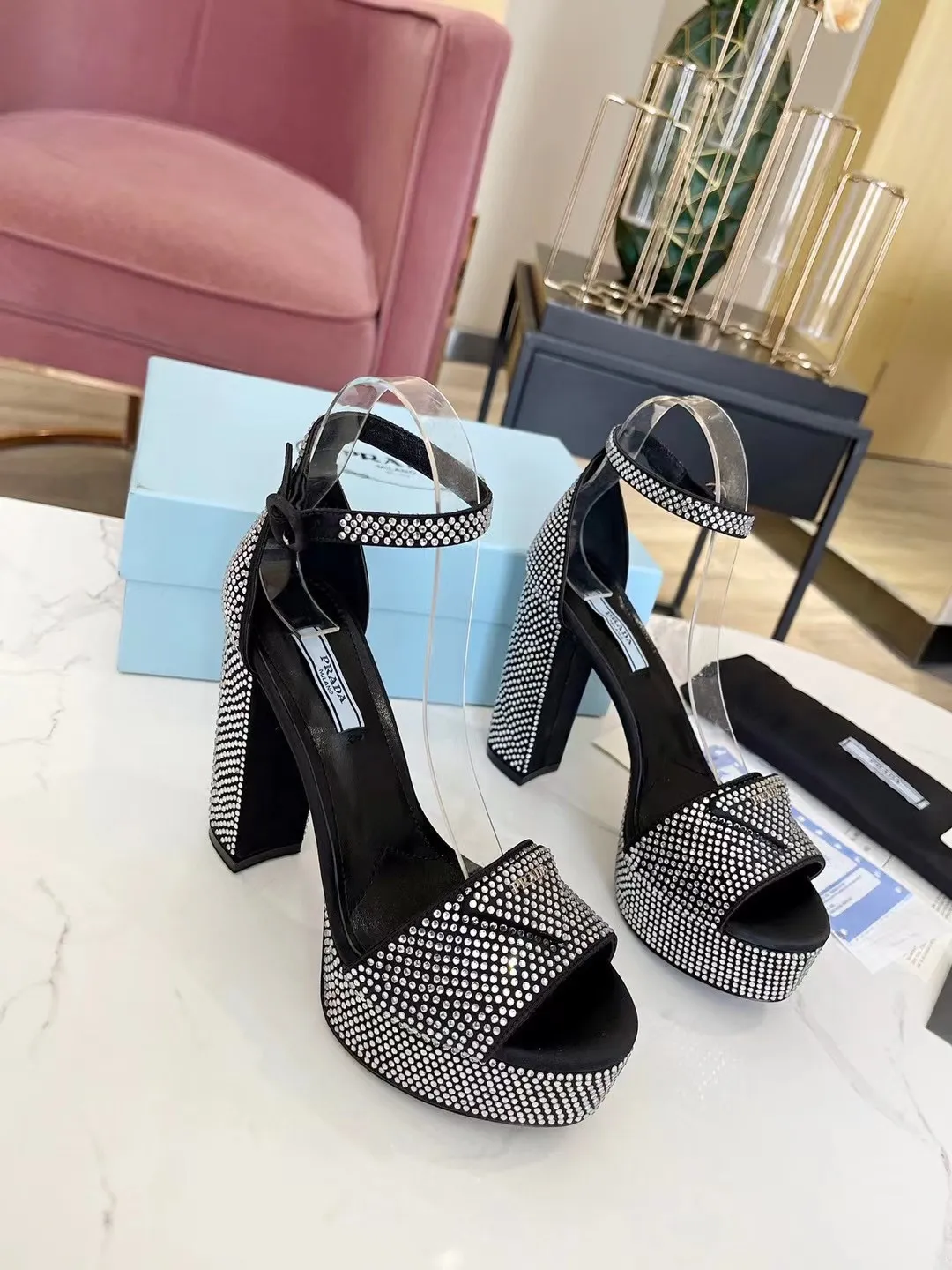 👟👟Ex-factory price 600👟👟 (imitation leather bottom-20) 👉New arrival👈Remove the original board and make a 1:1 replica‼ ️The highest version ✅ Prada's early spring catwalk hot style 😘The latest spring model Thick heel water platform rhinestone series (genuine leather outsole) (simulated leather sole) A must-have for goddesses The upper and the feet are super beautiful 👉The upper is made of imported open-edge beaded cowhide, soft and textured, lining + foot pads, imported sheepskin, breathable and comfortable, private model water platform, heel platform 3.5M, heel height 11.5M Code number 35M-39M (34 40 414243 (custom-made, non-refundable and non-exchangeable)